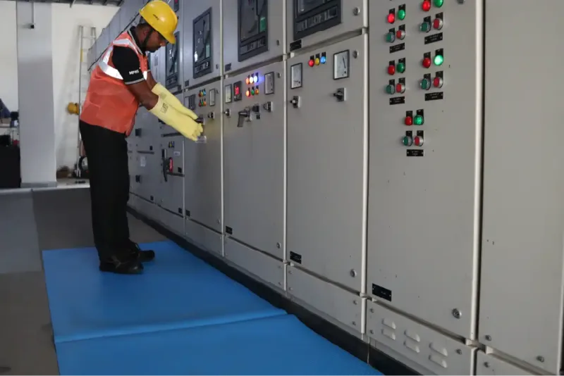 13 electric shock proof mat
