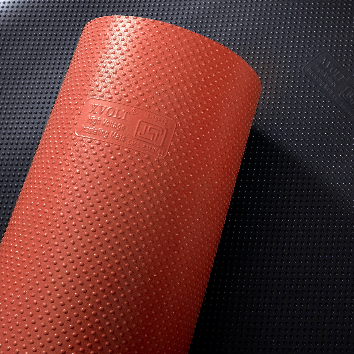 IS 15652 electrical rubber mat red